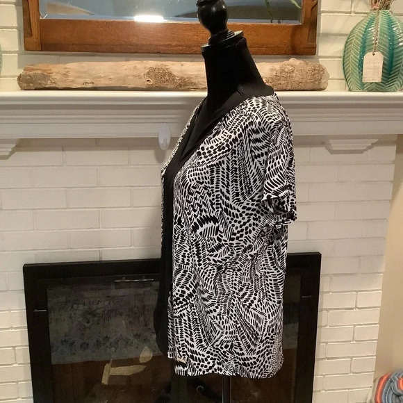 #21 Ellen Tracy Abstract Short Sleeve Blouse Size Small - Picture 5 of 10